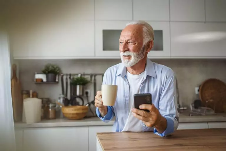 How Free Phones Benefit Seniors’ Health and Wellness​